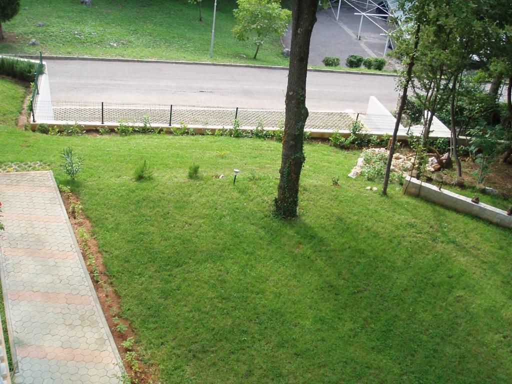 Apartments Viktorija Omisalj Exterior photo